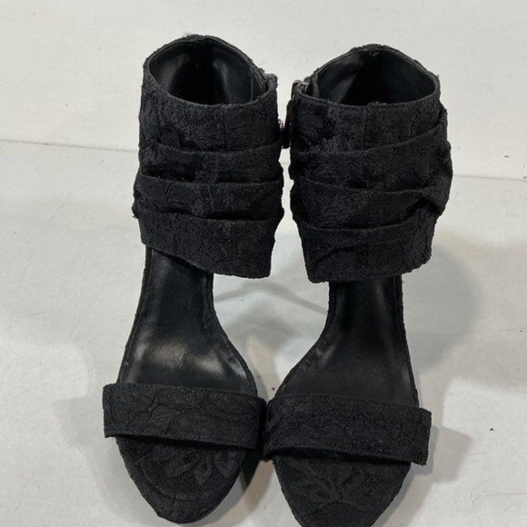 Women’s Elizabeth and James Janet Black Textured Ankle-Strap Heels Size 9B